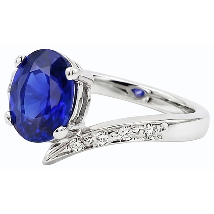 naturel oval saphir 2.50carats bague sur blanc