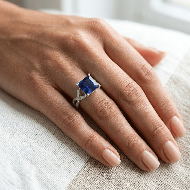 Bague de fiançailles diamant princesse saphir du Sri Lanka et accents 6 carats