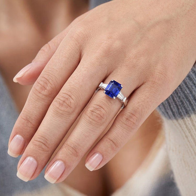 Bague de fiançailles saphir 3 pierres pour femme 2.50 carats diamants baguette