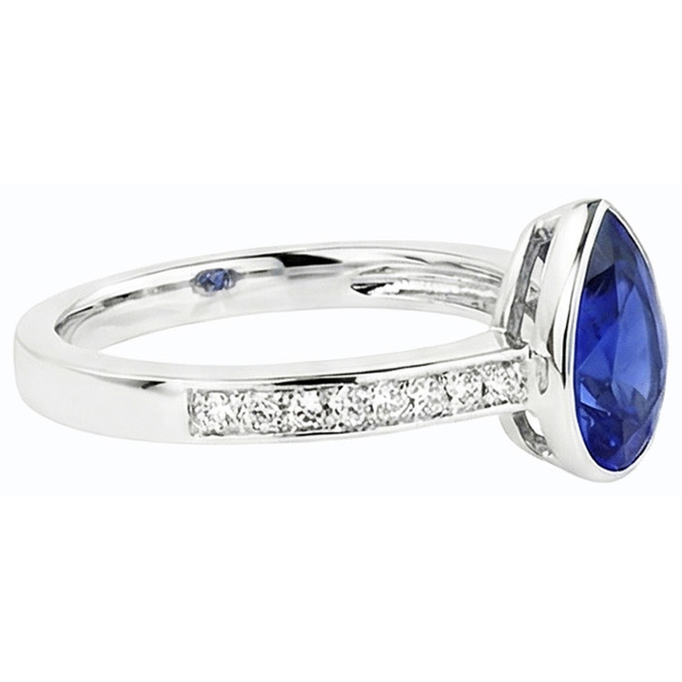 Bague de mariage avec pierres précieuses serti clos saphir bleu et diamants 3 carats