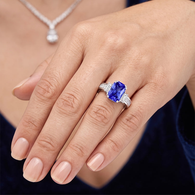 Bague diamant émeraude et saphir 3 pierres style 4.50 carats ensemble de canaux