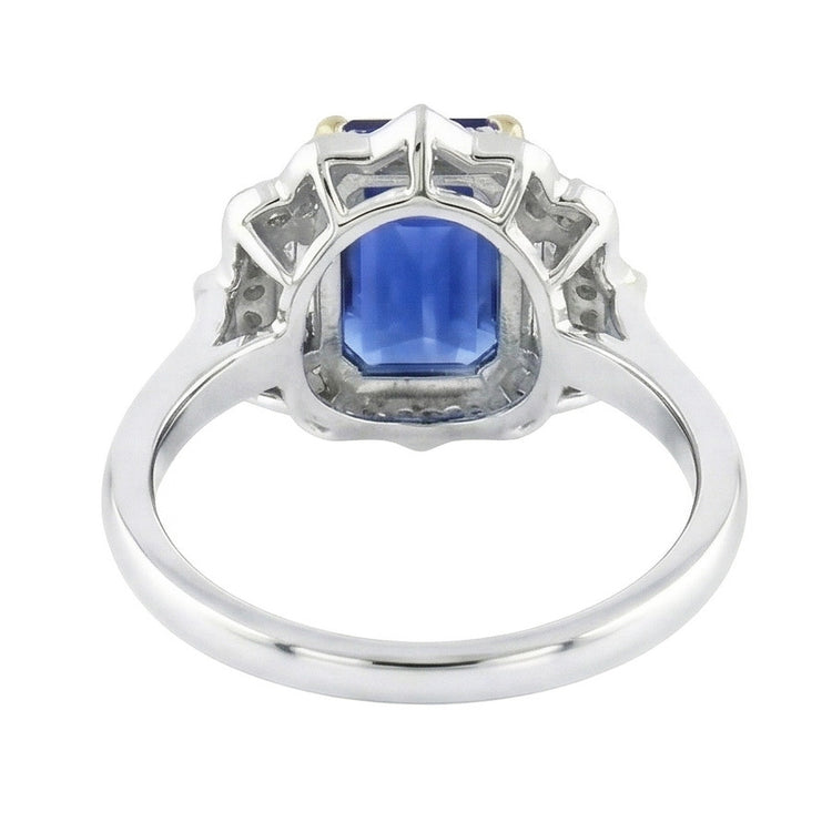Bague diamant saphir bleu taille émeraude en or jaune et blanc 6.75 carats