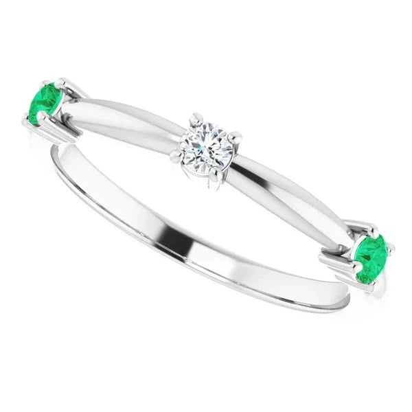 Bague en diamant à trois pierres 0.90 carats Bijoux en émeraude colombienne