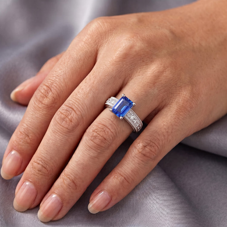 Bague en diamant de style antique sertie de panier saphir bleu 1.75 carats