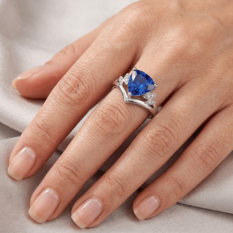 Bague fantaisie pierre précieuse saphir 2 carats taille trillion bijoux en or 14 carats