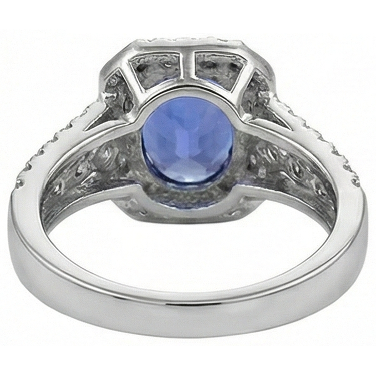 naturel oval tanzanite 5.70carats bague sur blanc