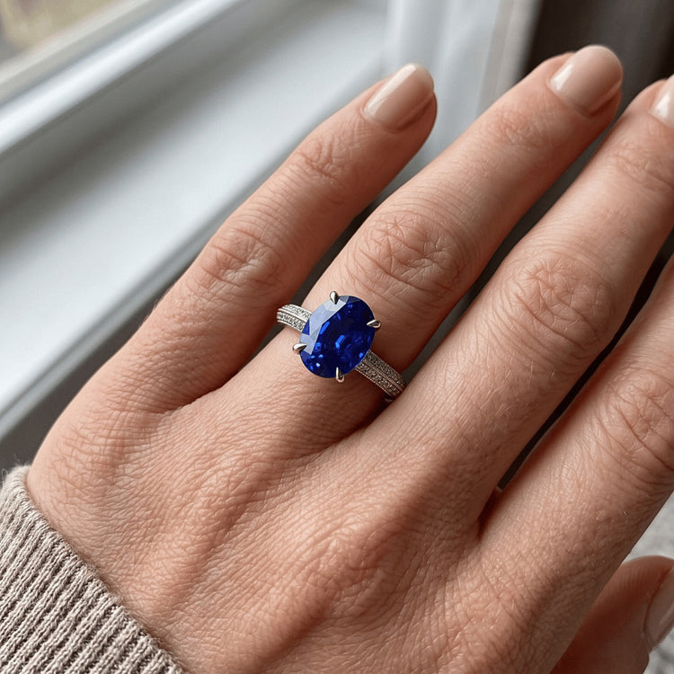 Bague saphir bleu de style antique pour femme avec accents 5.50 carats