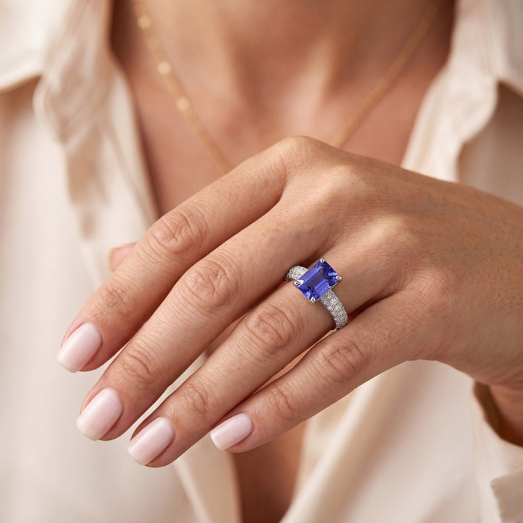 Bague saphir pour femme taille radiante 3.50 carats pavé de diamants multi-rangs