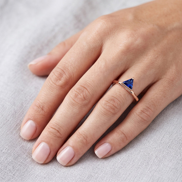 Bague trillion de pierres précieuses saphir bleu 14K or rose 1 carat bijoux