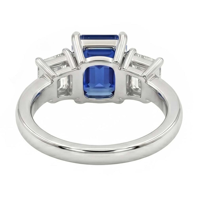 Bague trois pierres saphir bleu émeraude et diamants 2.50 carats