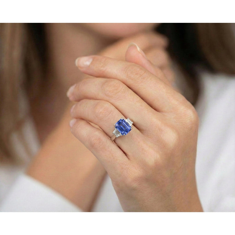 naturel radiant diamant 3.50carats bague sur blanc