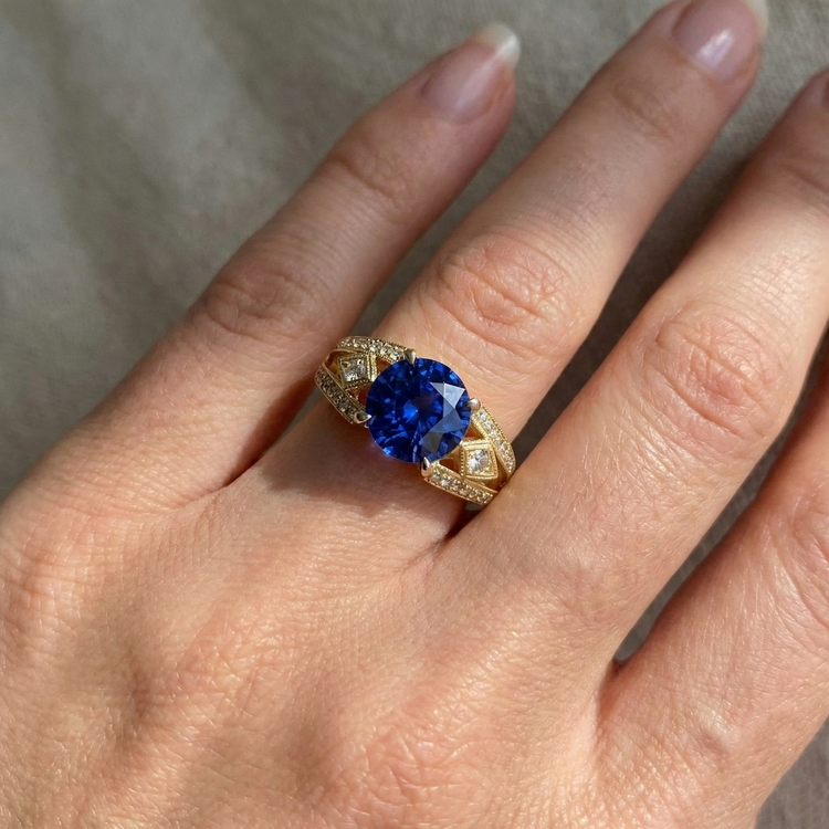 naturel diamant 3.76carats bague sur blanc