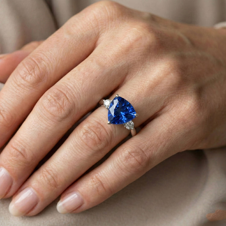 Bague De Fiançailles Avec Saphir Bleu Trillion De 6 Carats