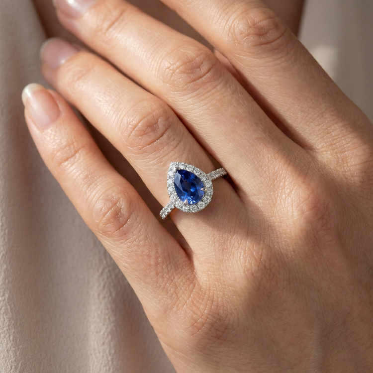 Bague Diamant Naturels Extraits des Mines ( et non cultivés en laboratoire ) Saphir Bleu Sri Lanka Forme Poire Or 2 Ct