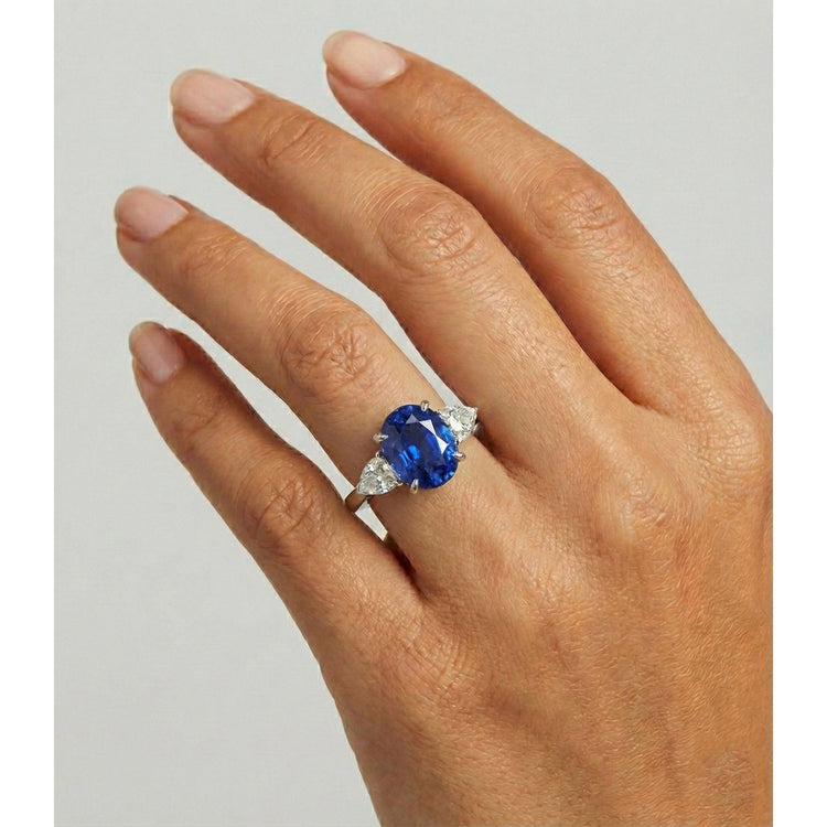 Bague Ovale 3 Pierres Prong Saphir Bleu & Diamants Poire 4.50 Carats