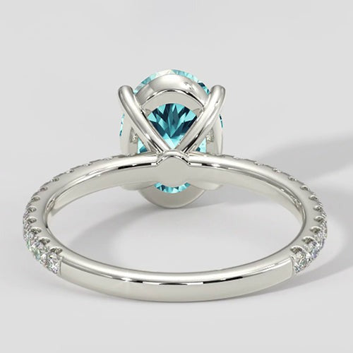 Bague Paraiba ovale bleue de 3,75 ct avec bande de diamants