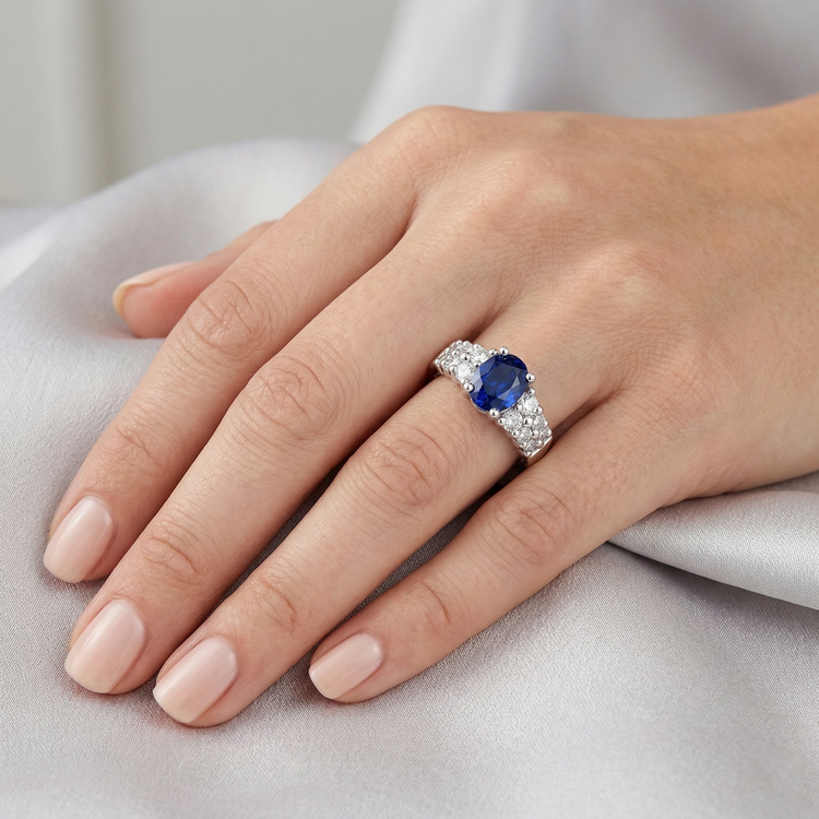 naturel oval diamant 2carats bague avec accents diamants