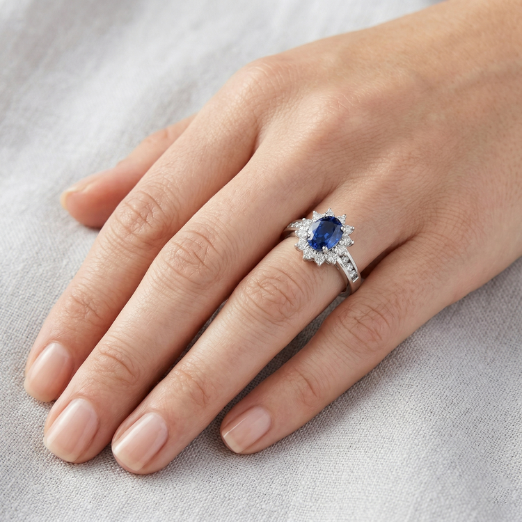 Bague Taille Ronde Saphir Et Diamants Naturels Extraits des Mines ( et non cultivés en laboratoire ) Sri Lanka Or Blanc 3.80 Ct