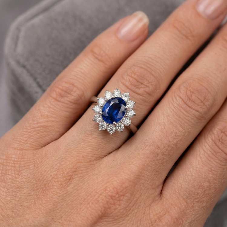 naturel oval diamant 3.70carats bague sur blanc