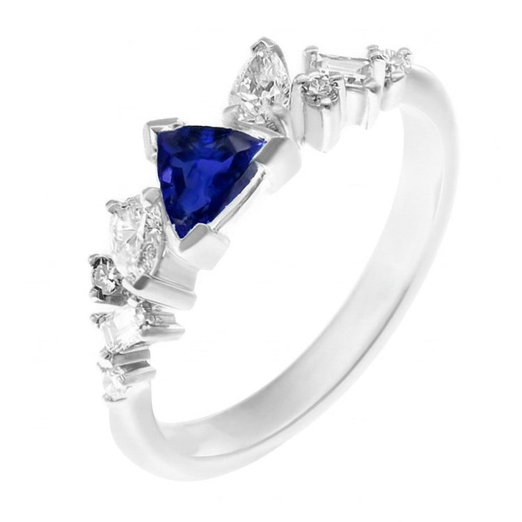 Bague en saphir bleu et diamants avec trillion en V de pierres précieuses 1 carat