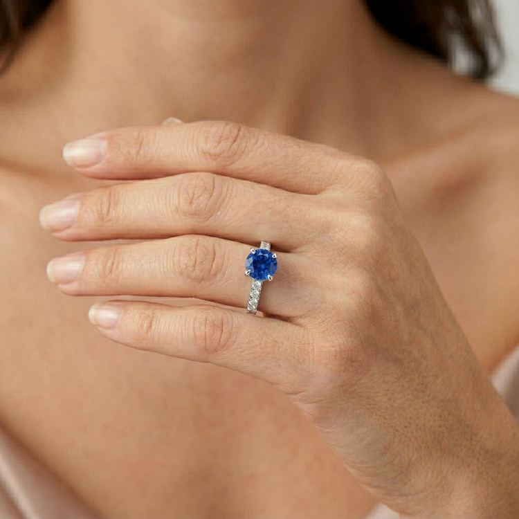 Bague saphir du Sri Lanka et diamants de 3.20 ct en or 14 carats sertie de 4 griffes