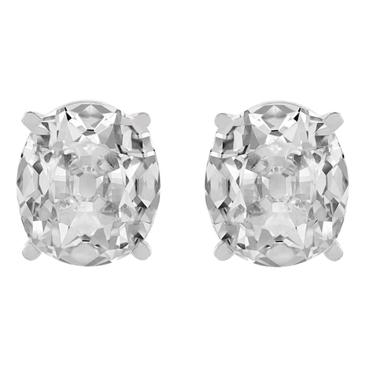Boucles d'oreilles ovales en or avec Naturel diamants et diamants. 10 carats. sertie de griffes