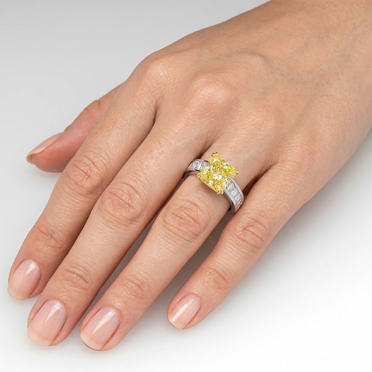 Diamant Jaune Canari VVS Bague Sertie Halo 3,75 carats en Or