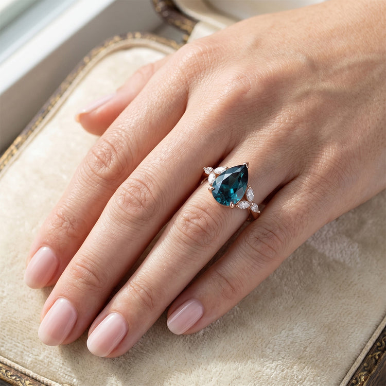 Élégant Bague Trilogie avec Alexandrite VVS – 4 carats