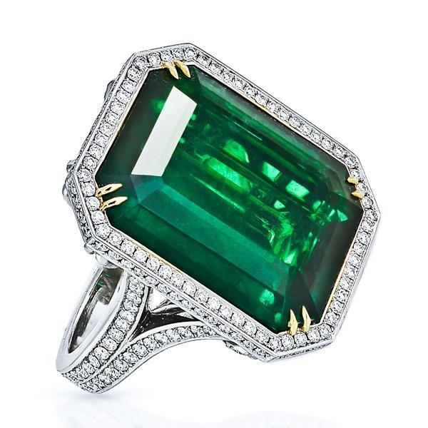 Grande Bague Emeraude Verte Et Diamant Taille Emeraude En Or Massif Bicolore 24,75 Ct