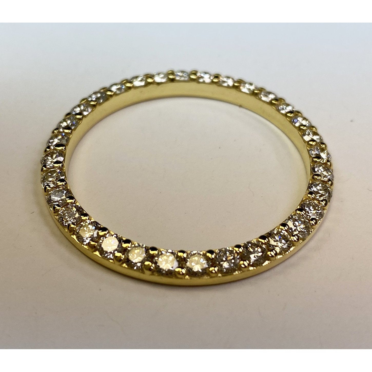 Lunette en diamant sertie de griffes pour montre Datejust ou Day Date 36 mm pour homme personnalisée 5,4 ct