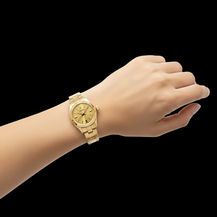 Montre Rolex Oyster Perpetual 24 mm avec cadran champagne et bracelet Oyster en or jaune