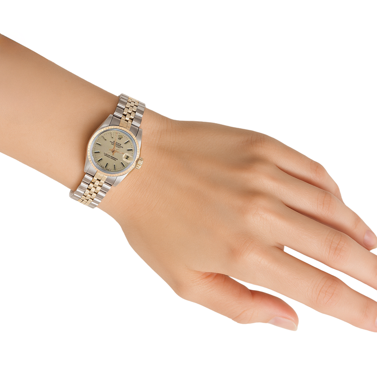 Montre Rolex Date Just pour femme avec cadran bicolore et bracelet jubilé P1