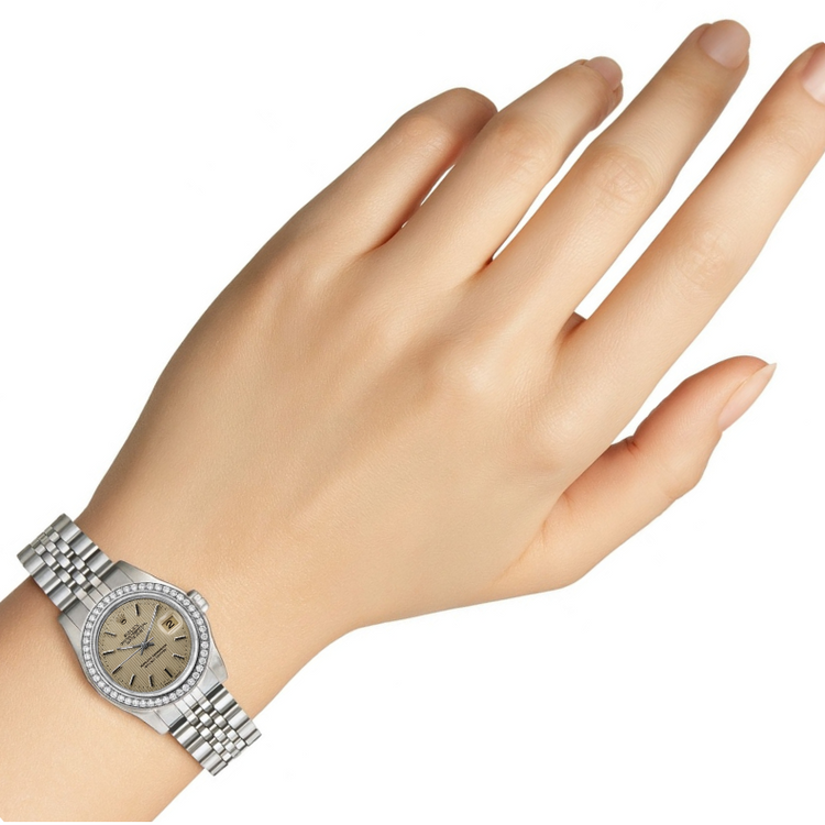 Montre Rolex Datejust pour femme avec cadran en bâton de tapisserie et lunette en diamant P2