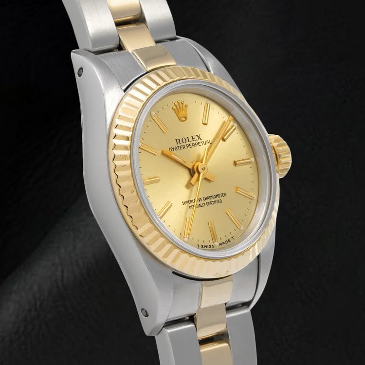 Montre Rolex Oyster Perpetual pour femme avec cadran champagne 67193