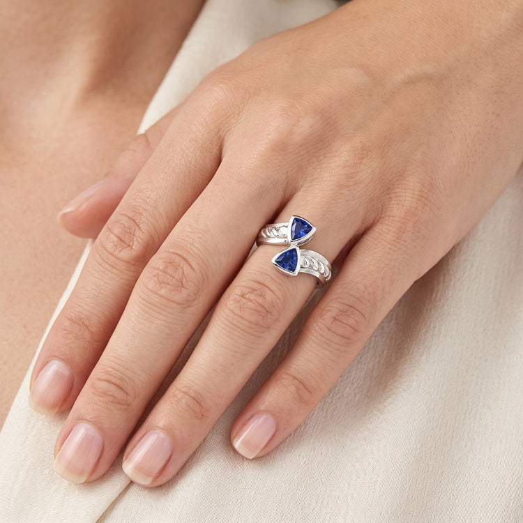Naturel Bague de pierres précieuses Trillion Bezel Set Blue Sapphire 1 Carat Corde Style