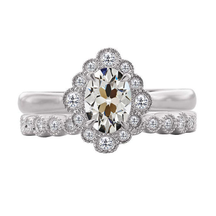 Diamant Fin Coussin Antique Bague Sertie Halo en Or Blanc 14 Carats – vue principale