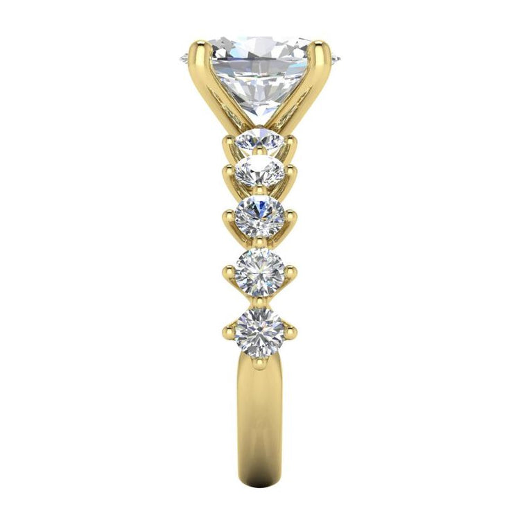 Ovale Véritable Bague En Diamant Avec Accents Or Jaune