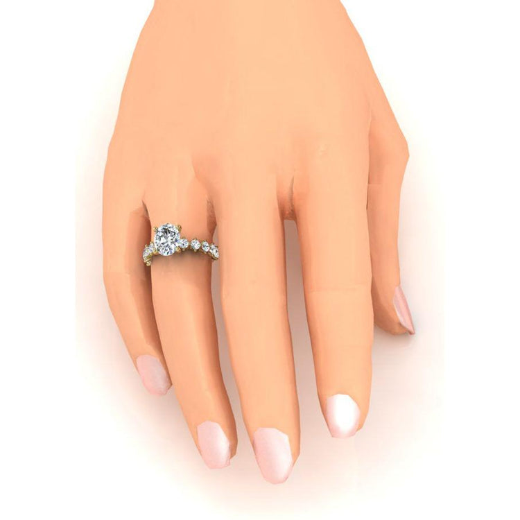 Ovale Véritable Bague En Diamant Avec Accents Or Jaune