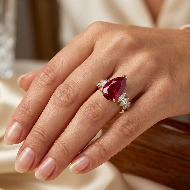 Rubis Sang de Pigeon Pureté VVS Bague Trilogie – 4 carats en Or