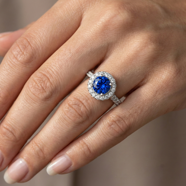 Saphir bleu du Sri Lanka de 2.90 ct avec bague en diamant en or blanc 14K