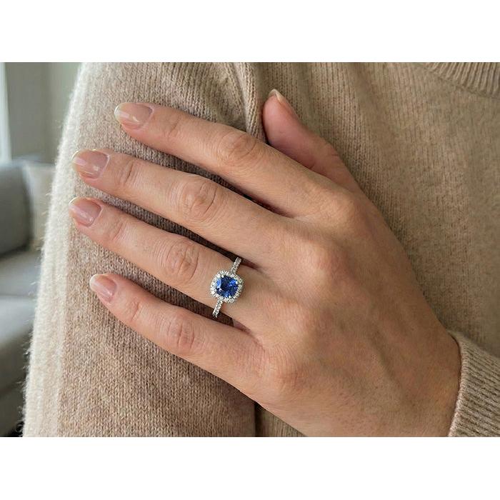 Saphir de Ceylan taille coussin bleu de 1.75 ct avec alliance en diamant