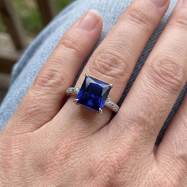Solitaire Princesse Saphir Bleu Poire & Diamants Naturels Extraits des Mines ( et non cultivés en laboratoire ) Ronds Accents 6 Carats