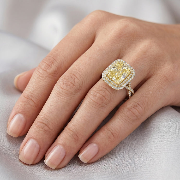 Taille Radiant Bague Sertie Halo – Diamant Jaune Fancy 4,75