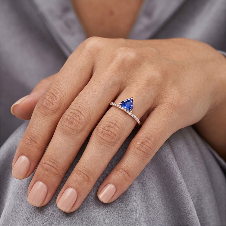 Trillion de pierres précieuses bague sertie de griffes saphir bleu 1.50 carats de diamants