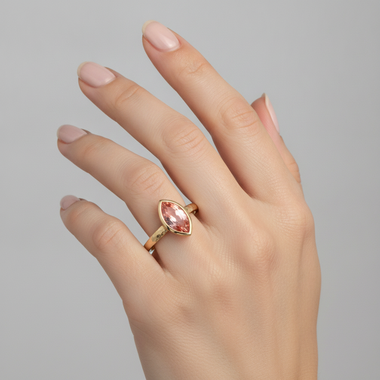 Bague de Fiançailles Solitaire Saphir Padparadscha Pêche Naturel 2 Carats Marquise Lunette en Or Jaune 14K