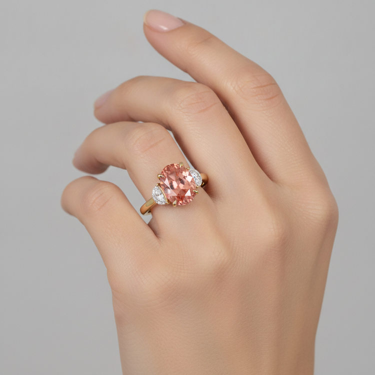 Bague trois pierres en Or Jaune 14K avec véritable saphir Padparadscha pêche ovale de 2,9 carats et demi-lunes blanches