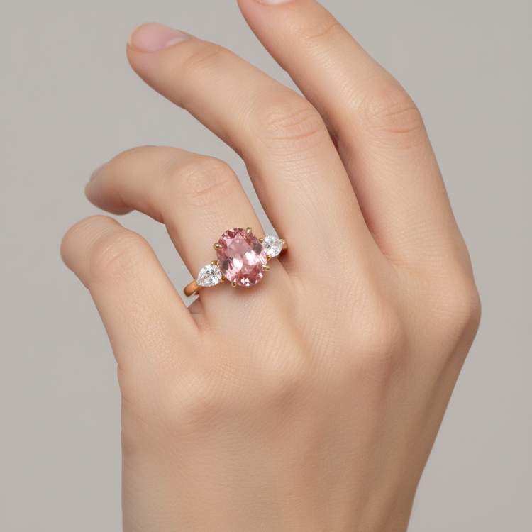 Bague trois pierres en Or Jaune 14 carats avec véritable saphir Padparadscha pêche ovale de 2,9 carats