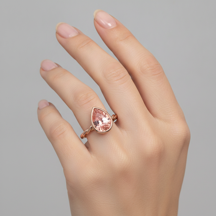 Bague Solitaire Lunette en Or Rose 14K avec Saphir Padparadscha Pêche Naturel Poire 2,5 Carats