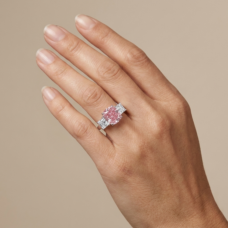 Bague d'anniversaire en diamant rose taille coussin de 4,5 carats