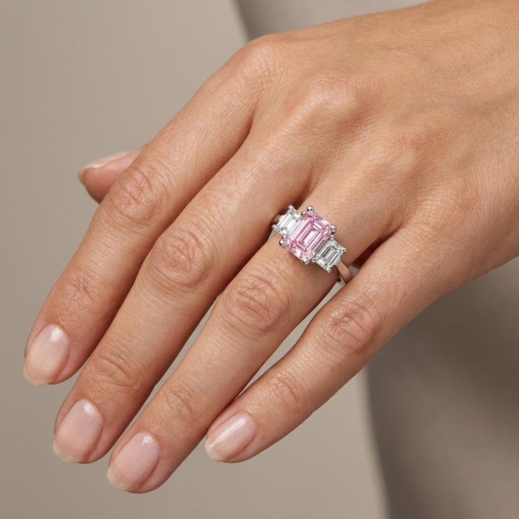 Bague en diamant rose taille émeraude 3,4 carats